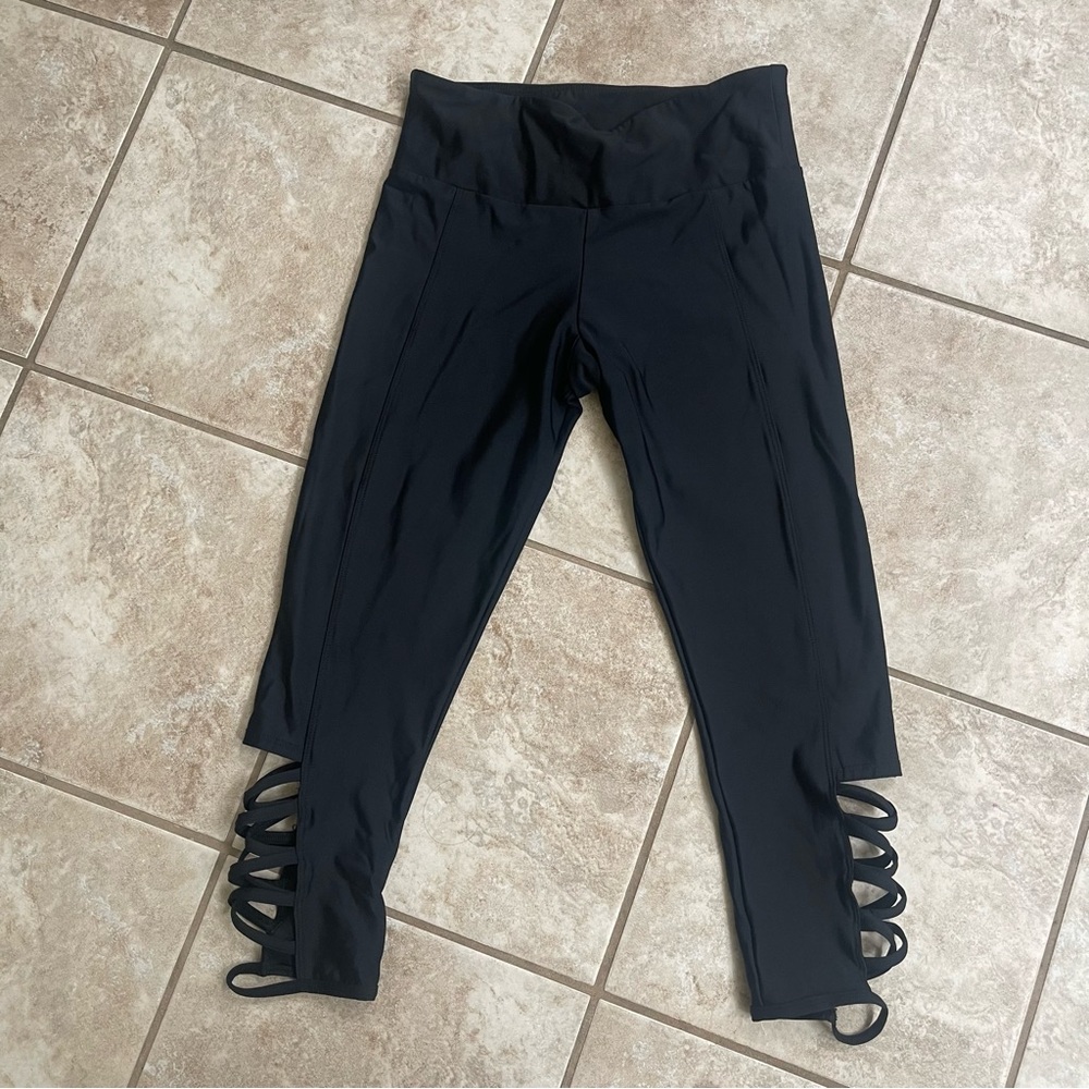 Onzie Capri Activewear Yoga Leggings Womens M/L Black Strappy Paneled Pull On - Picture 10 of 10
